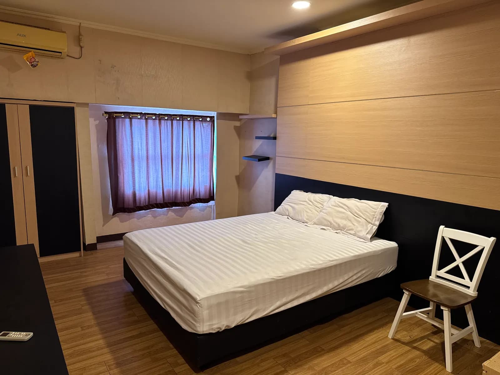 Kasur queen dan jendela Deluxe Room